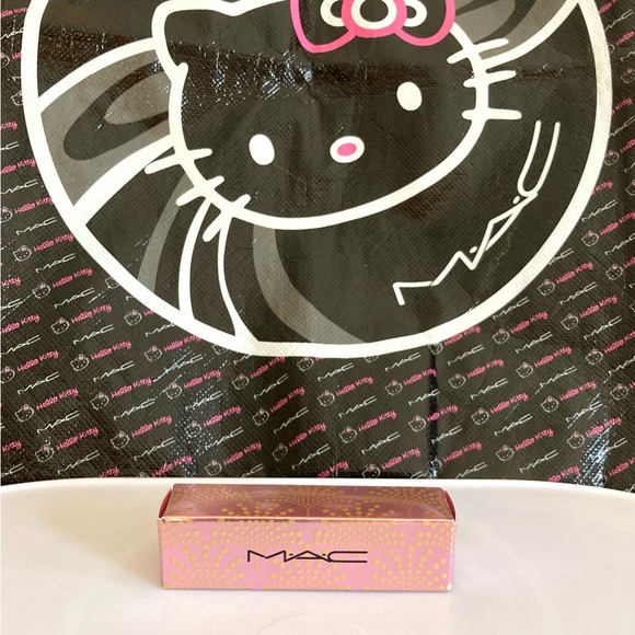 💄HP! LAST ONE! MAC Lustreglass Sheer Shine Lipstick Bubbles & Bows Pour Another - Picture 12 of 13